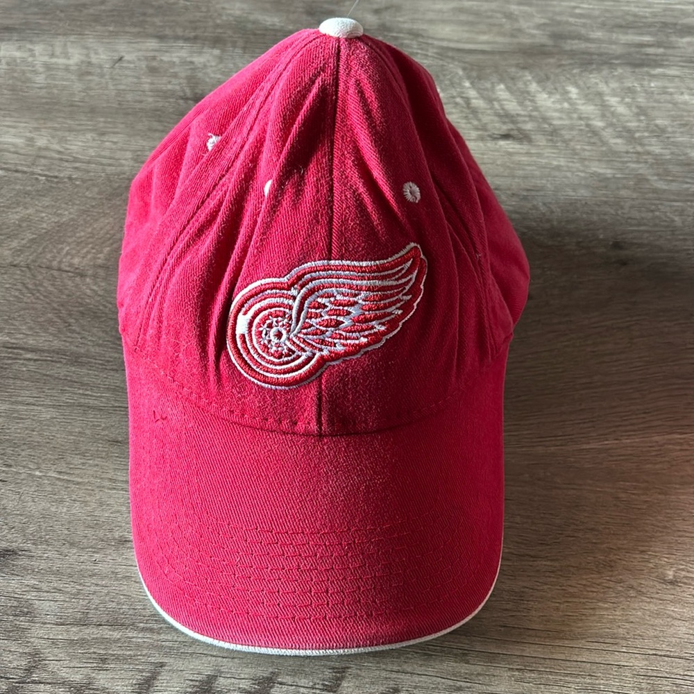 Detroit Red Wings velcro back hat one size fits all